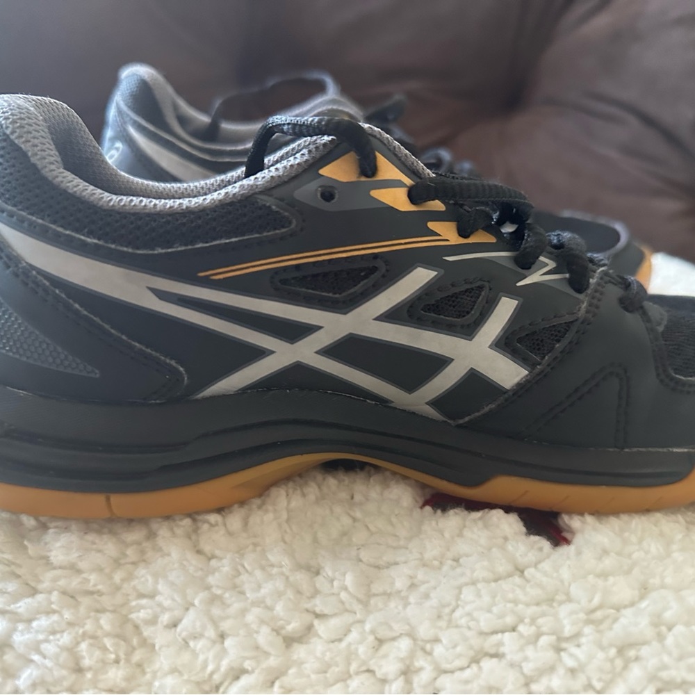 Boys” Oasics Court.Volleyball/Basketball shoes.